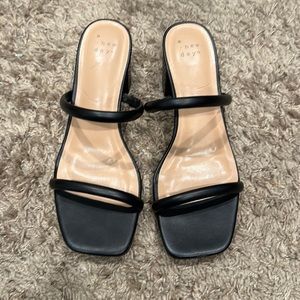 A new day block sandal size 6.5